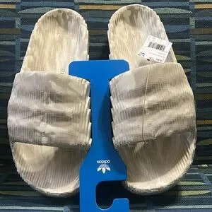 adidas Originals Adilette 22
Men\'s (IF6872) New adidas Adilette 22 Slides in Crystal White HQ4672 Men main image 3
